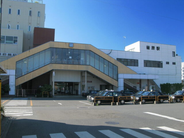 1600px-Kagohara_Station_North_Entrance_1