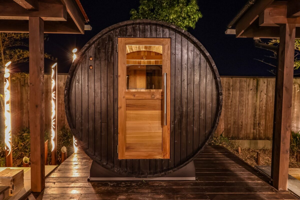 完全貸切で利用するバレルサウナの外観